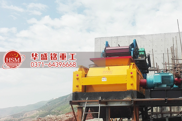 外貿(mào)訂單再創(chuàng)佳績，輥式破碎機出口國外。