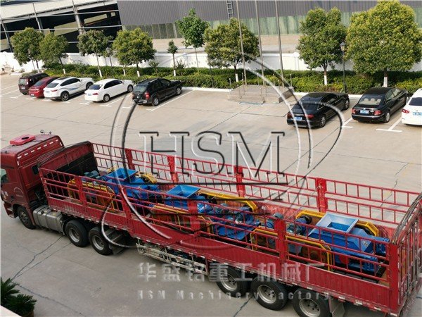 三臺750ⅹ500型對輥破碎機發往貴陽