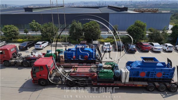 兩臺1810型液壓對輥破碎機一起發往河北秦皇島